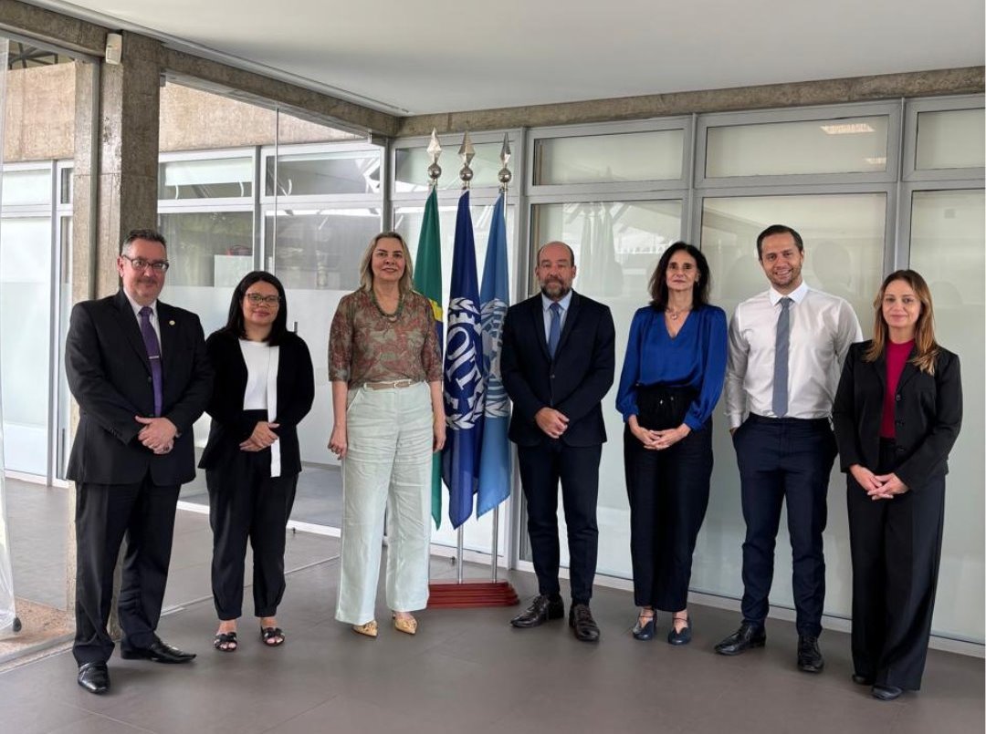 ministra Kátia Arruda com integrantes da Organização Internacional do Trabalho (OIT).