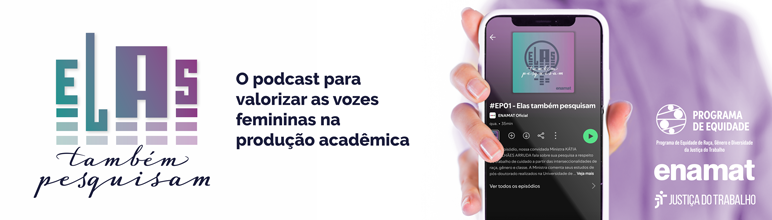 Mão feminina segurando um smartphone. Na tela, o app do spotify com a capa do Elas Também Pesquisam. Também está escrito 