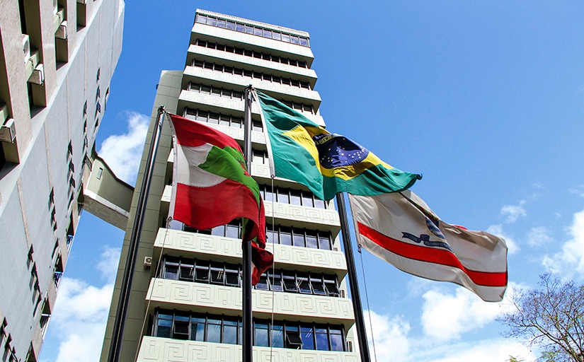 Foto da fachada do TRT-12