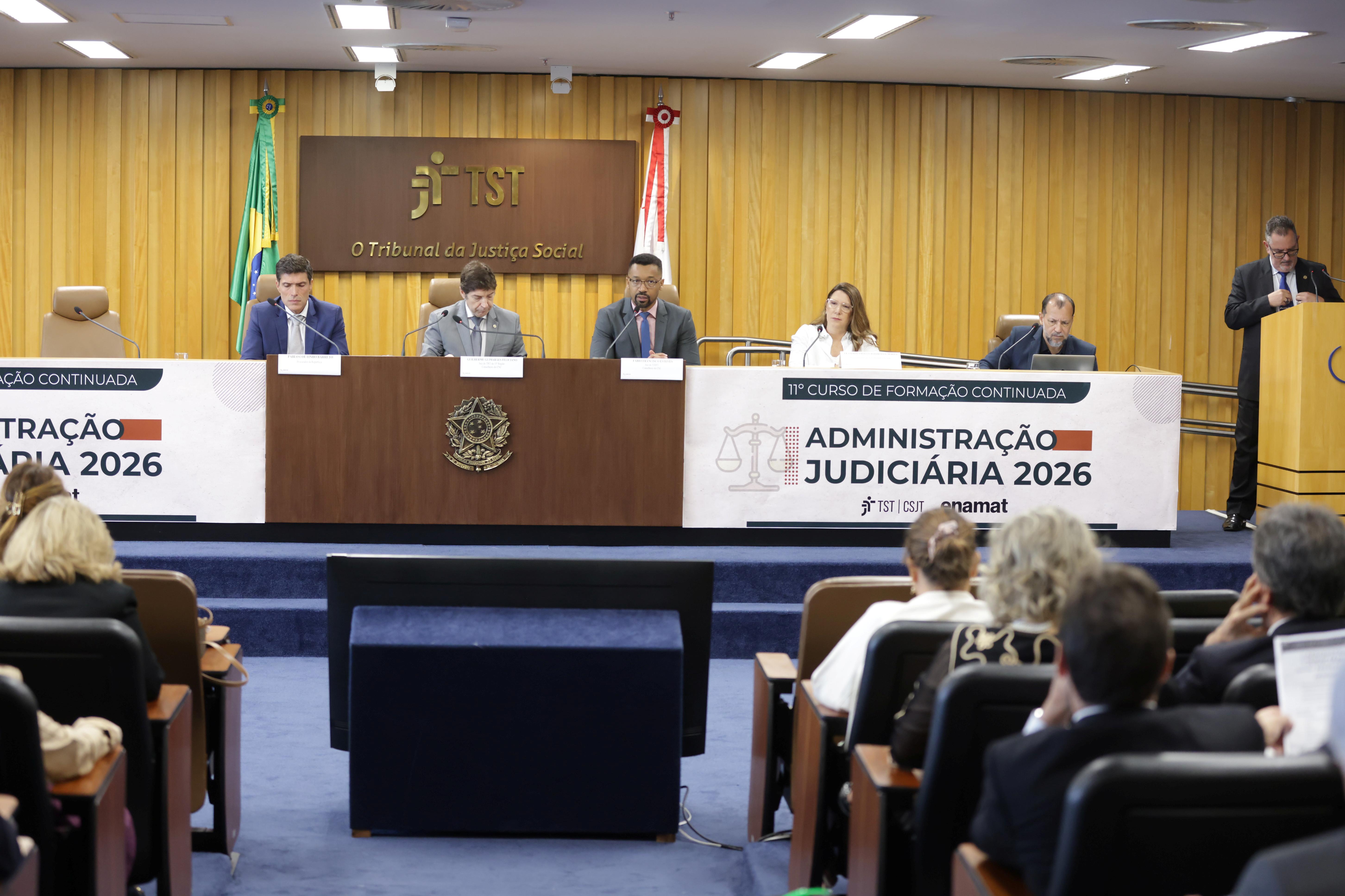 CFC: Proteção institucional, planejamento democrático e administração inclusiva em pauta